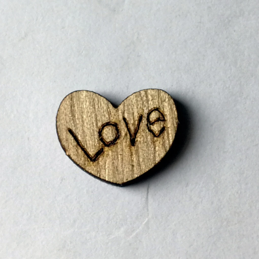 

200pcs/bag Love Heart Pattern Wooden DIY Table Scatter Decoration Scrapbooking Embellishments DIY Craft Slices