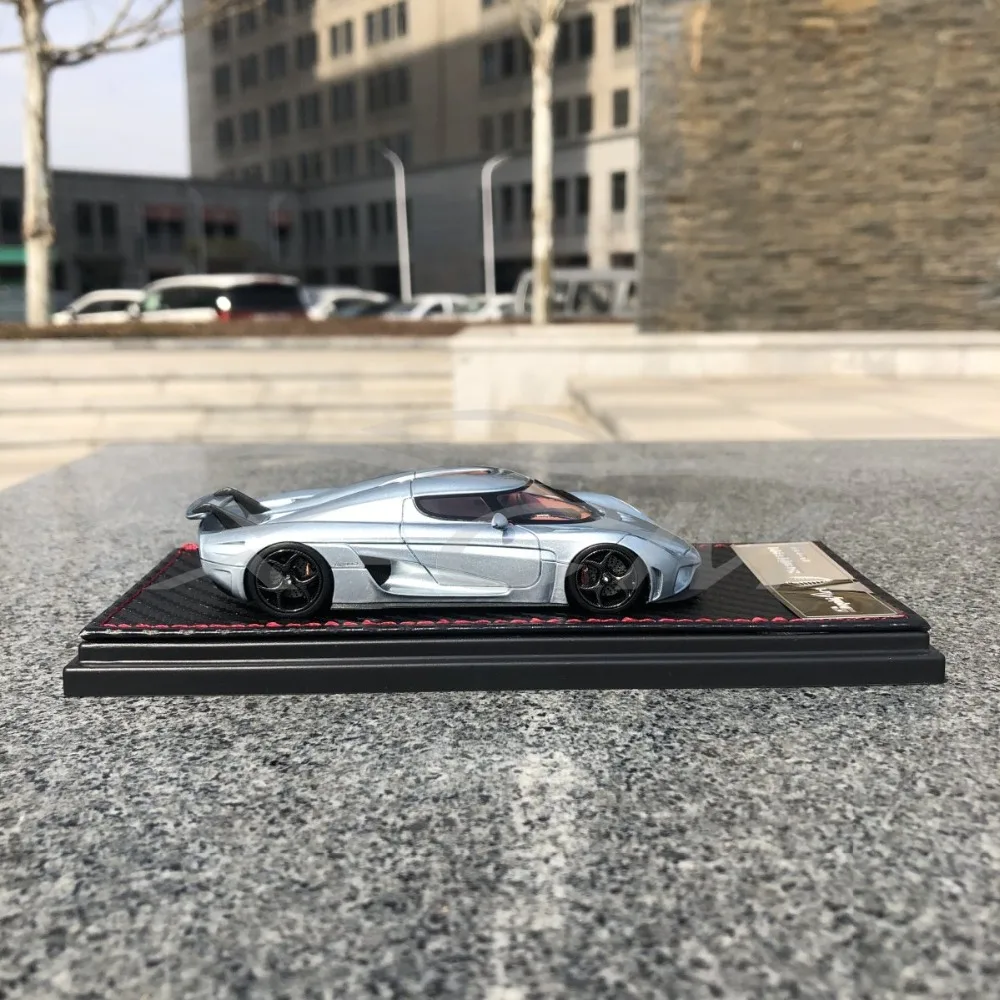 Полимерная модель автомобиля SophiArt Koenigsegg Regera 1:43 (серебристый/синий) + маленький