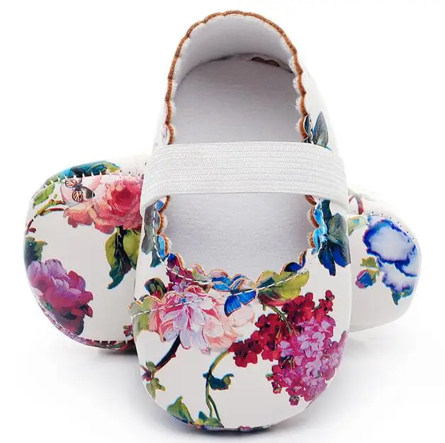 Vente chaude style floral semelle souple en cuir pu bébé filles princesse chaussures bébé mocassins mary jane robe chaussures premiers marcheurs