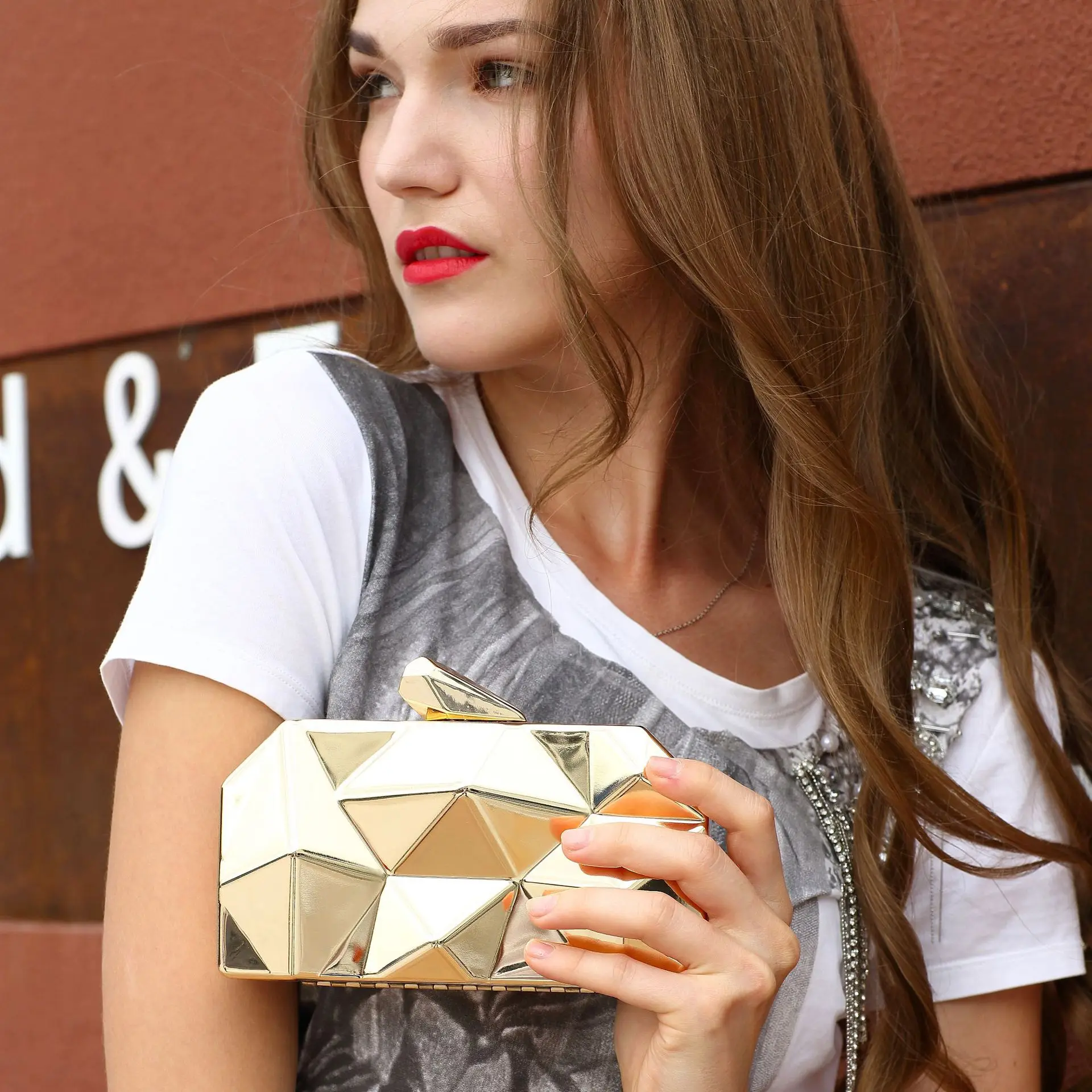 

2018Metal Abstract Stone Clutch Purse, European and American Evening Clutch Bag Made of Ron Box