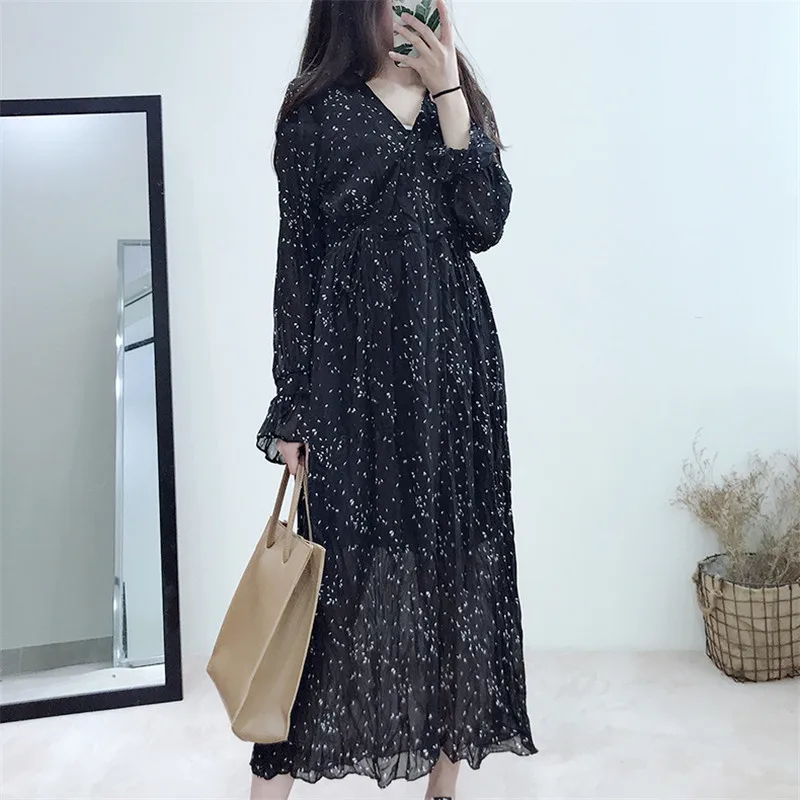 

New 2019 Literary retro fashion V-neck waist with bow point pleated dress women trumpet sleeve boho dress clothes