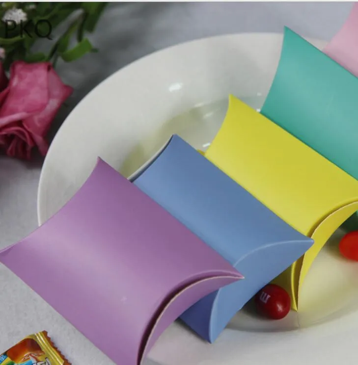 

10Pcs 5Color Kraft Paper Pillow Candy Box small Gift Bag Wedding Party Gift Favors Birthday Party Christmas Supplies pillow box