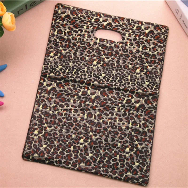 2021 New Design Wholesale 100pcs/lot 30*40cm Luxury Leopard Packaging Bags Large Plastic