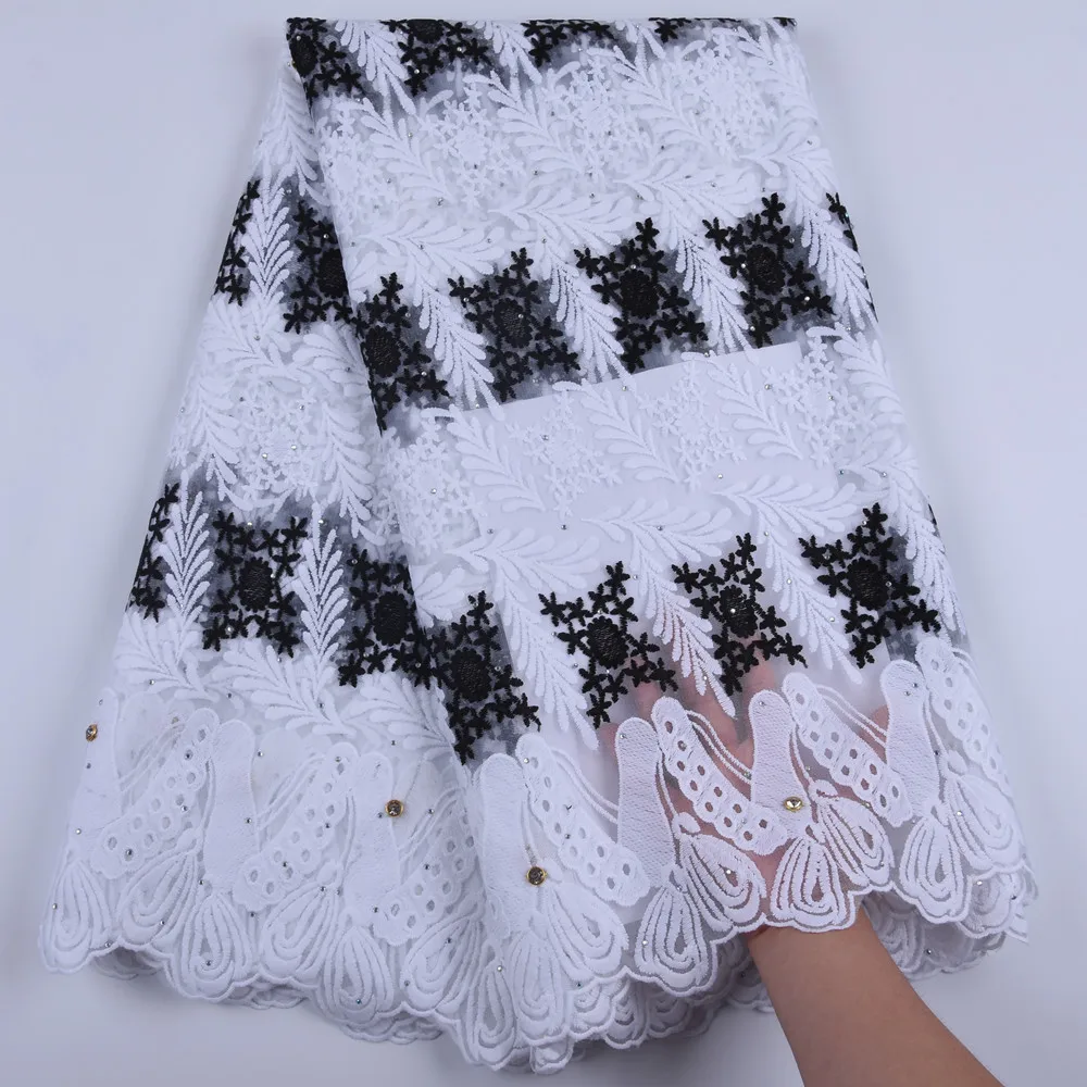 

Черная + белая африканская Тюлевая кружевная ткань высококачественное молоко шелковая ткань с кружевом для свадебного платья французская кружевная ткань с ажурным рисунком 1680