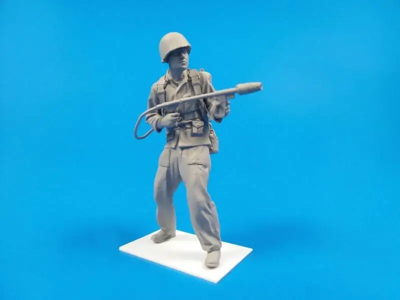 1/35 морской солдат с огнемет игрушка Смола модель миниатюрный комплект unassembly Неокрашенный