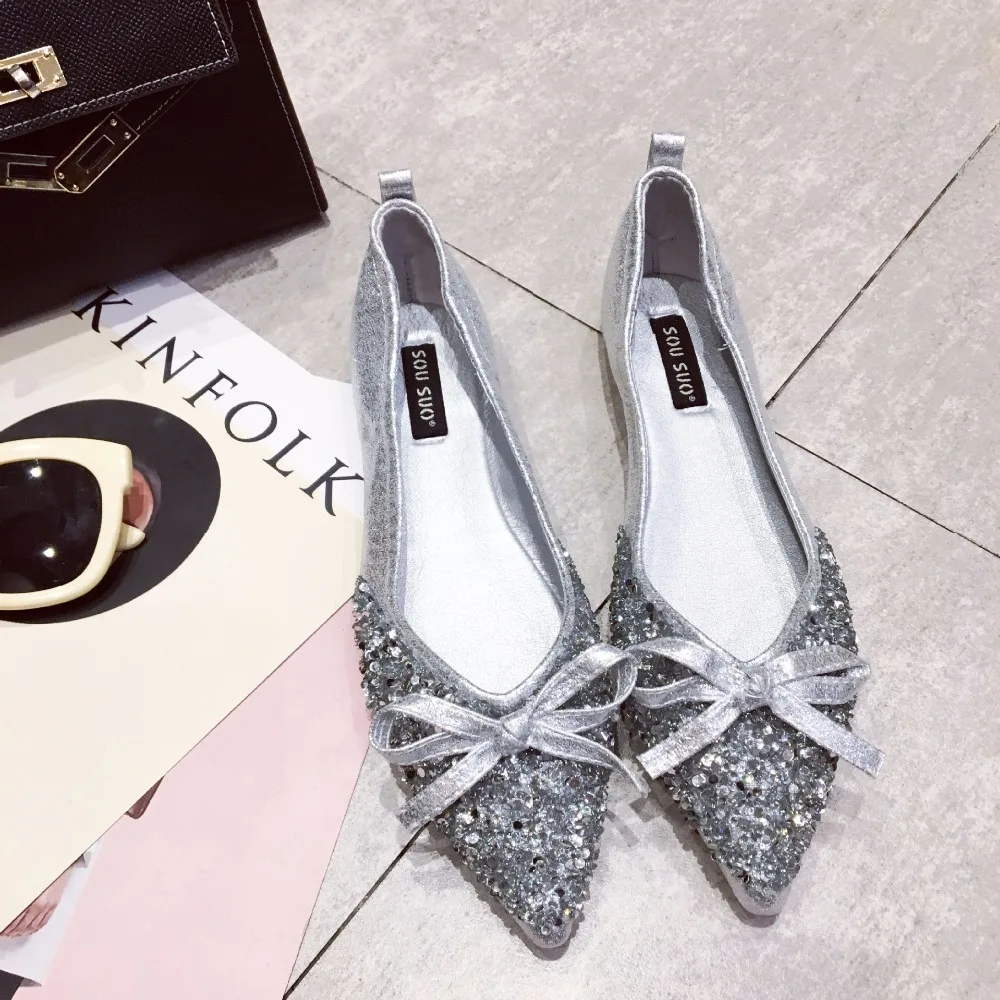 

2018 summer new women's shoes trend simple temperament flat shoes fashion pointed rhinestone bow soft bottom lazy casual shoes.