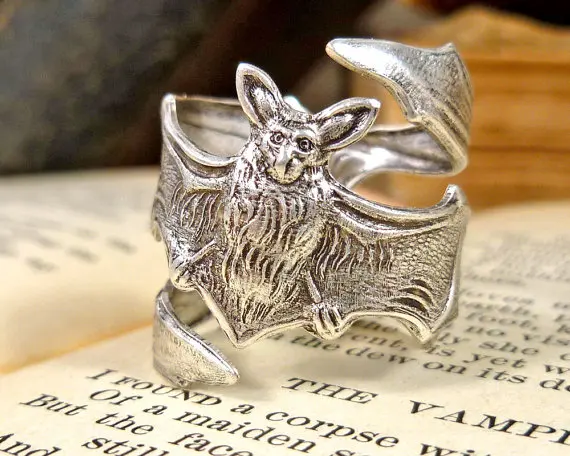 

Wholesale Vintage Adjustable Bat Ring High Quality Brand Designer Vampire Ring Goth Jewelry