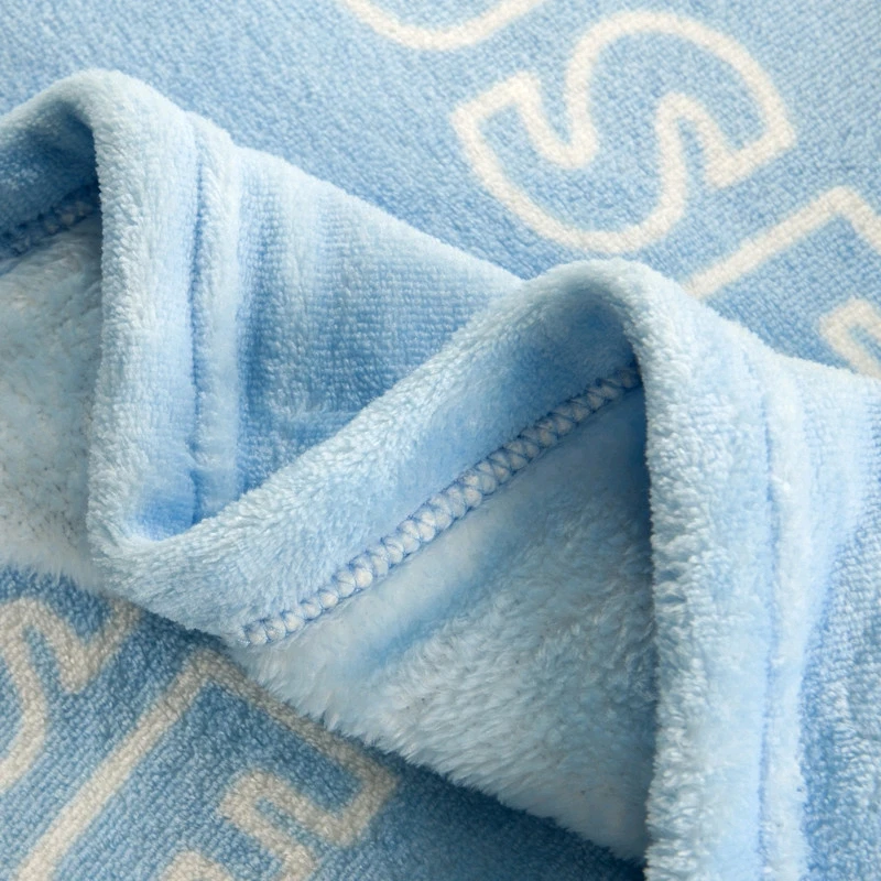 Mickey mouse blanket (1)