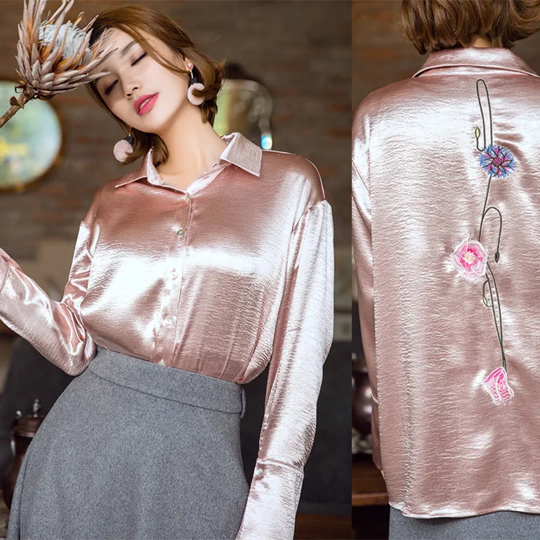 Las mujeres Blusa De Seda Rosa Bordado Blusas de Satén de Moda de Nuevo Diseño Floral Bordado Da Vuelta abajo de Cuello de Larga Tops|shirt long sleeve|long sleeveblusas fashion -