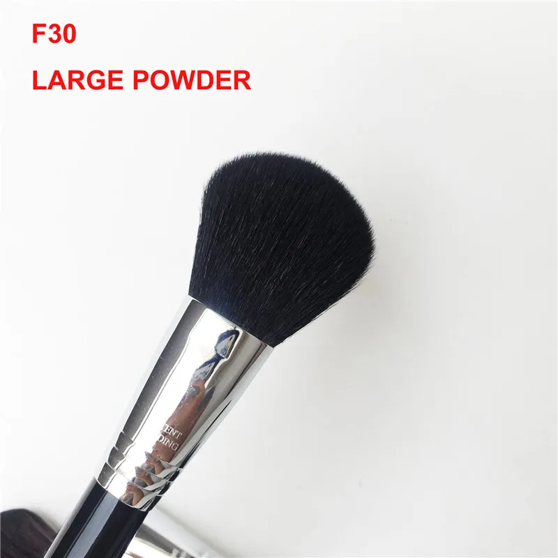 Sigma F30 Large Powder Brush _ 1
