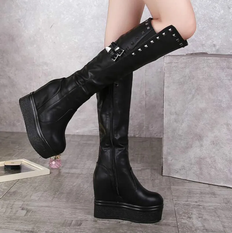 

Winter plus cotton warm high boots Loose thick bottom boots Within the heightening of women's boots Rivet Belt Buckle Knight Boo