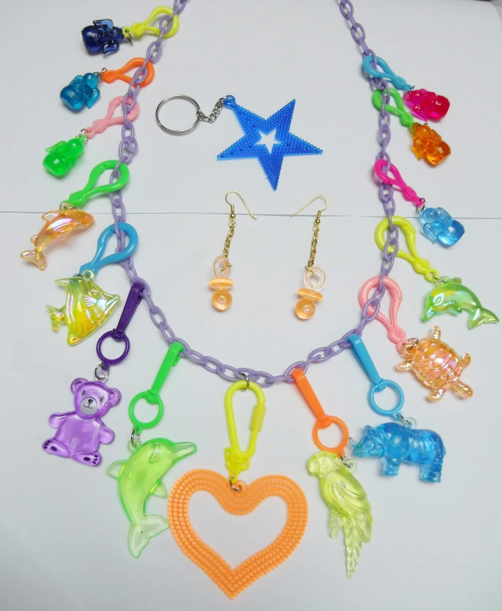 

VINTAGE Plastic Charms S Necklace 15 Charm 80cm Retro Fashion Jewellery Chain Chip Birthday Party Favor Gift Novelty Prize