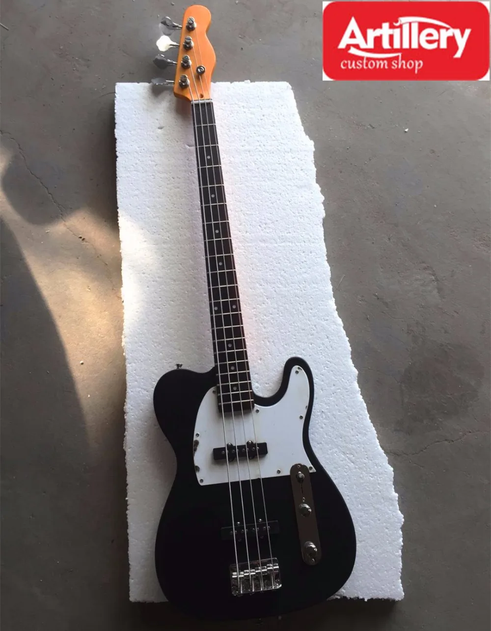 

Factory custom link tele bass guitar 4 strings with black pickgurde and white binding musical instrument shop