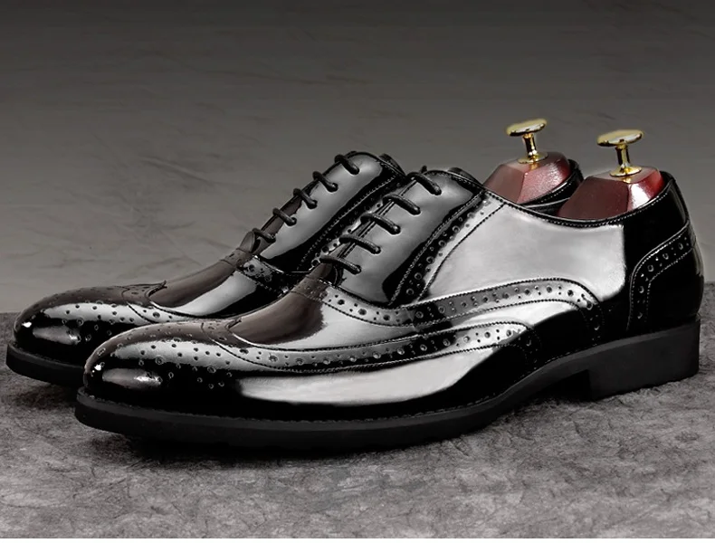 Винтажные мужские вечерние туфли с перфорацией типа «броги» из лакированной кожи; свадебные туфли-оксфорды с перфорацией; мужские Роскошные туфли на плоской подошве с круглым носком; MG41