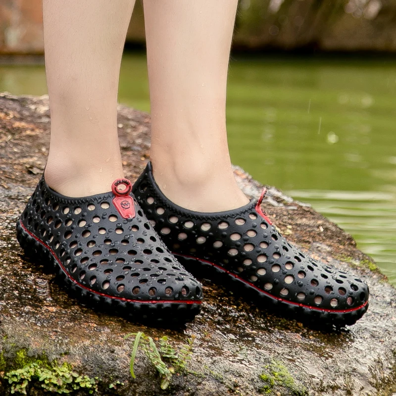 

Men Beach Shoes Breathable Outdoor Swimming Shoes Adult Hollow Out Seaside Beach Shoes Light Water Shoes