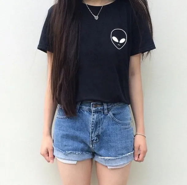 jpfksb-l-610x610--t+shirt-shirt-grunge-indie-alien-alien+shirt-alien-grunge+t+shirt-black-hipster-jacket-black+alien+shirt-alien+tumblr-tumblr-cute-dark-white-cute-cool-lmao-ayy-love-girl+shop-punk