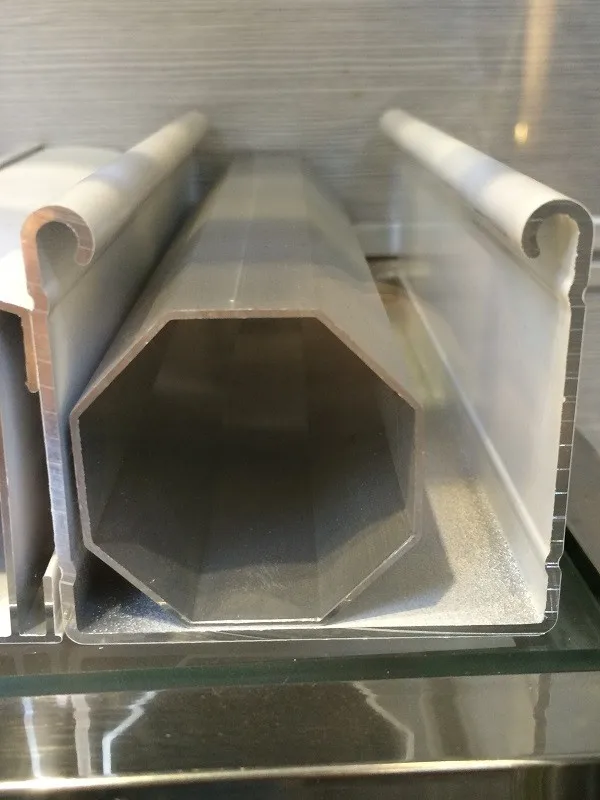 Octagonal tube and 50mm head rail
