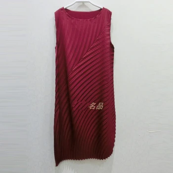 

Changpleat 2019 Summer New sleeveless dress Miyak Pleated Fashion Design Solid Loose Large Size Splicing Female Dress Tide D9909