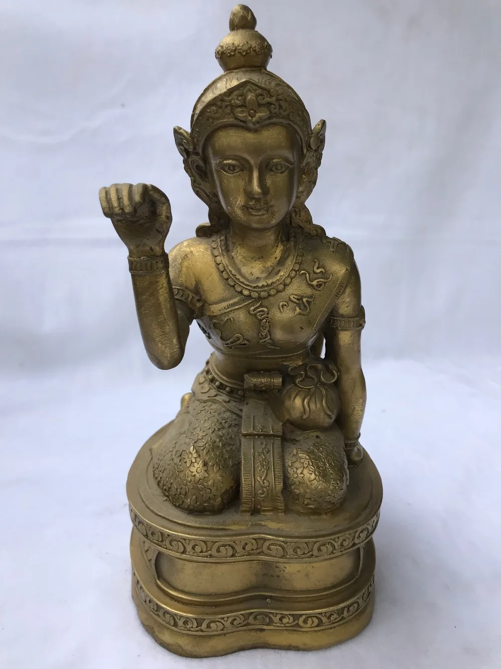 Ancient Chinese bronze statue of arts and craftsin Statues