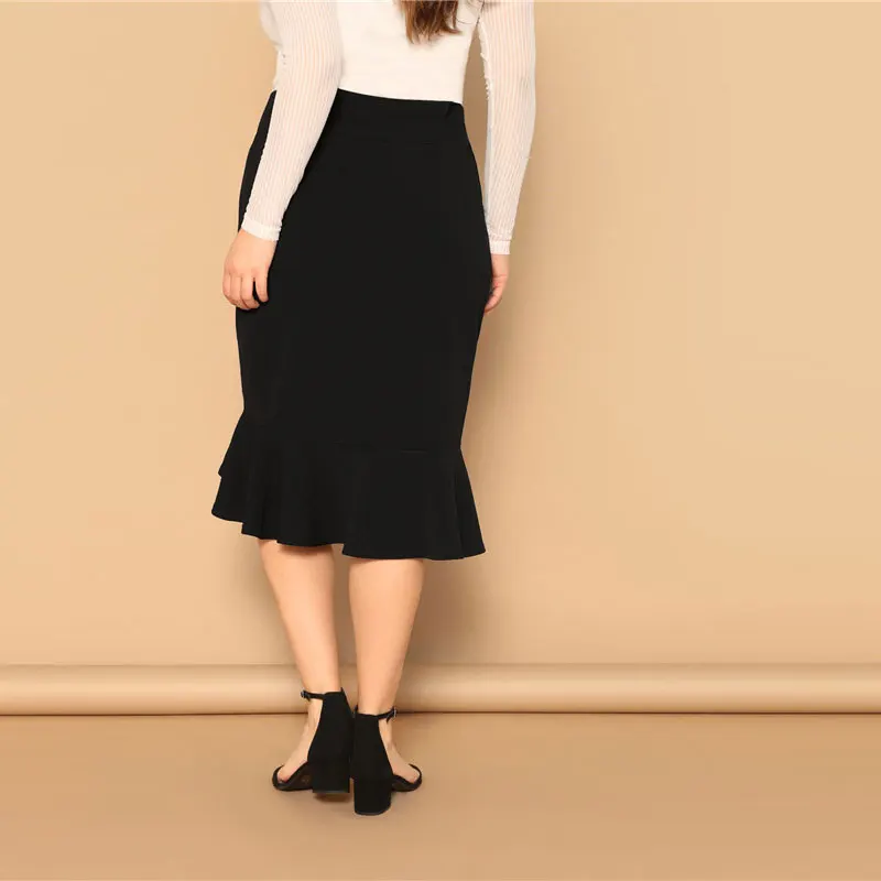 SHEIN размера плюс Асимметричная гофрированная черная облегающая Офисная Женская юбка элегантная однотонная до колен Повседневная юбка-карандаш для выходных