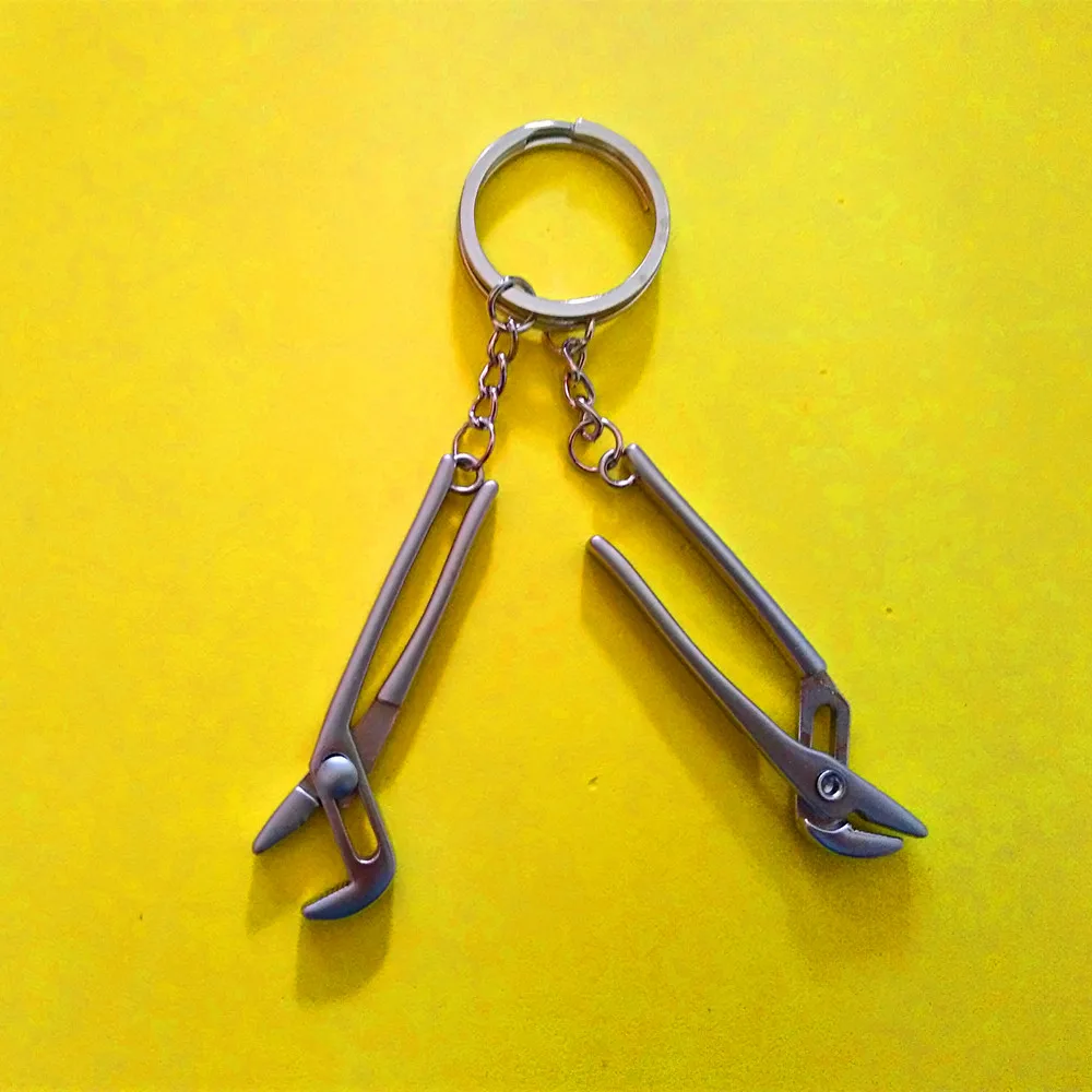 

1 Pcs Mini tool keychains pliers keyring forceps keychain metal keychain zinc alloy key ring tool keyring creative keychain
