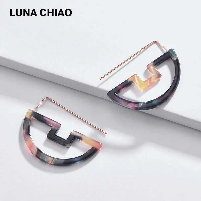 

LUNA CHIAO Long Post Geometric Shape Resin Monogram Frame Hoop Earrings for Women