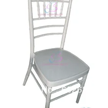 Белый алюминиевый стул от Тиффани