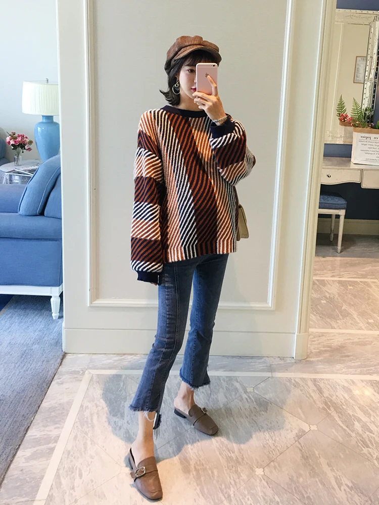 Pregnant women autumn shirt 2018 new diagonal stripes tide mom fashion loose trumpet sleeve knit sweater maternity dress Pregnant women autumn shirt 2018 new diagonal stripes tide mom fashion loose trumpet sleeve knit sweater maternity dress