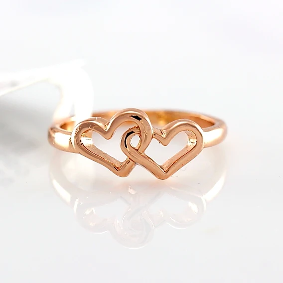 Детские колечки с сердечками. Детские кольца с сердечком. Детские кольца с сердечком. Обручальные кольца мультяшные. Золотое кольцо с двумя сердечками.
