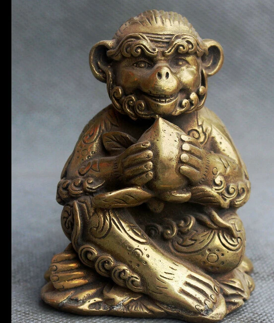 

zhaomeirui79++4" China Brass Feng Shui Zodiac Year Monkey Hand Peach Animals Statue Sculpture