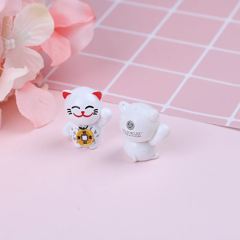 Hot 1PCS Cartoon Lucky Cats Micro Landscape Miniatures Ornaments Gift Kitten Feng Shui Home Garden Decorations