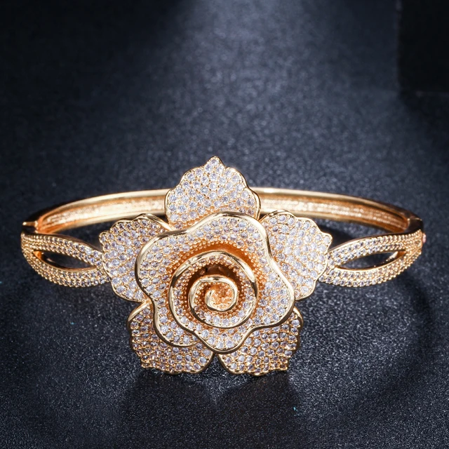 ランキング第1位 Micro Gorgeous ThreeGraces Pave Color Gold Zirconia Cubic アクセサリー