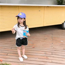 Г., Новое поступление, летние хлопковые комплекты одежды в Корейском стиле футболка с короткими рукавами и буквенным принтом и укороченные штаны для мальчиков и девочек