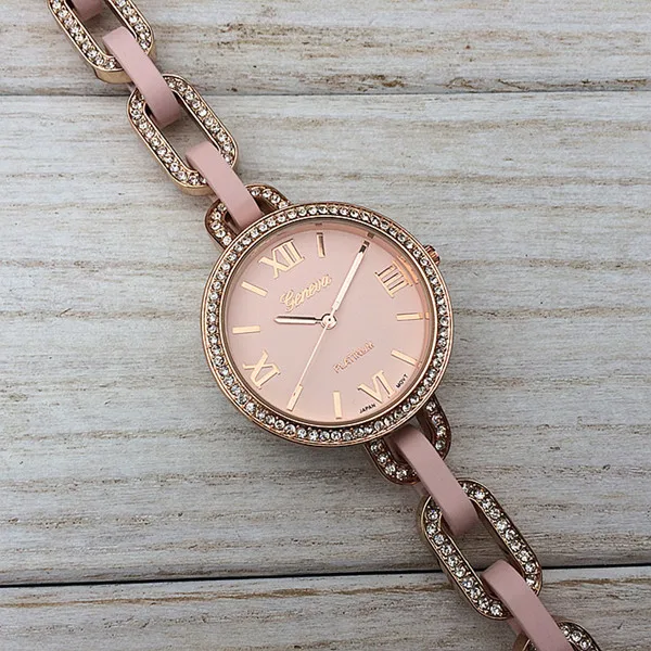Высокое качество Диск металлической цепочкой часы, 4 цвета излучающих римскими цифрами проложить ссылка браслет часы для Для женщин Женева Смотреть - Цвет: Розовый