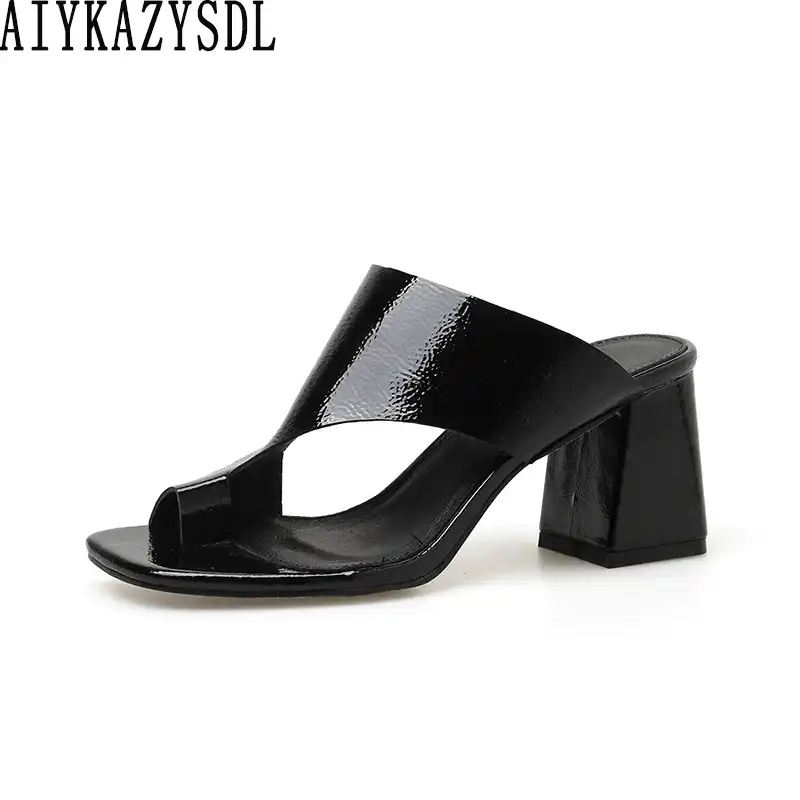 concise solid toe ring flat sandals