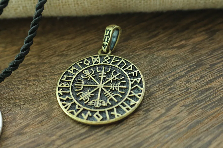 1 قطع lanseis odin's رمز قلادة الرجال قلادة فايكنغ نورس الروني الرونية vegvisir البوصلة قلادة التنين الروح المجوهرات
