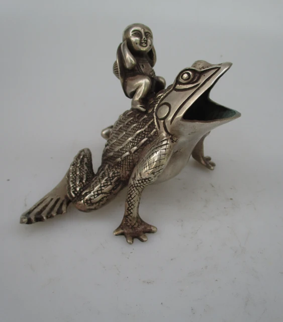 Antique antiques Collectible Decorated Old Handwork Tibet Silver Carved Frog Statue/ Sculpture 00014
