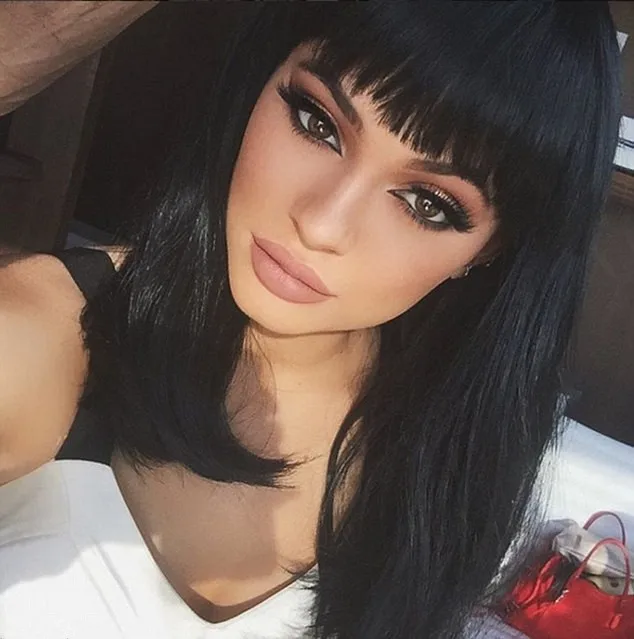 Kylie Jenner Cheveux Court Noir Bob Perruques Avec Frange