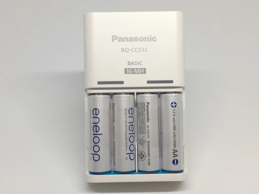 Panasonic одноцветное Зарядное устройство + 4 * AA 1900 мАч высокая производительность Ni MH