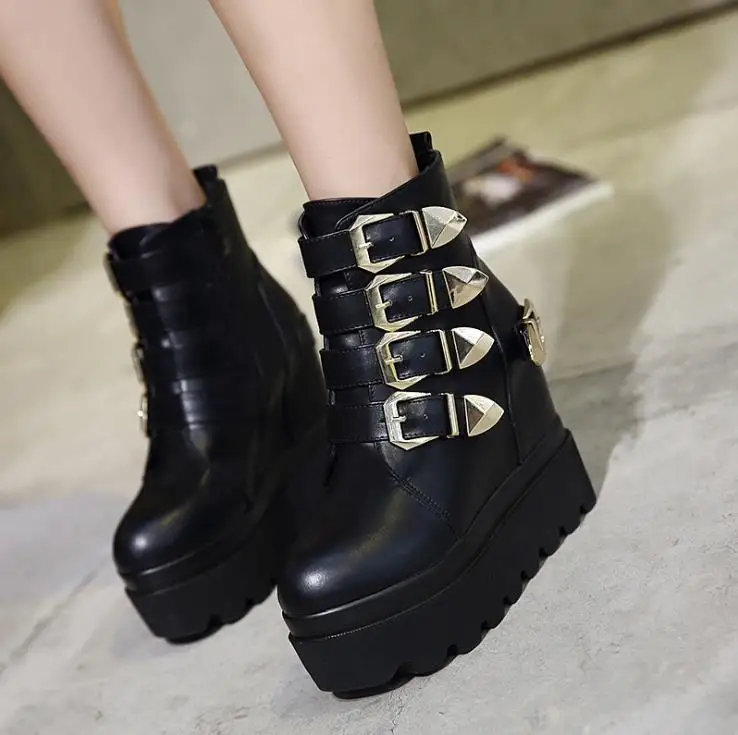 

2018 new autumn and winter metal four-row belt buckle side zipper wedge with thick bottom Martin high-heeled women's booties