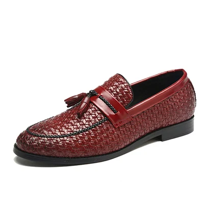 Большие размеры 38-47; летние мужские кожаные туфли; удобные мужские лоферы; коллекция года; модные мужские туфли в деловом стиле с кисточками; обувь для вождения без застежки - Цвет: Red