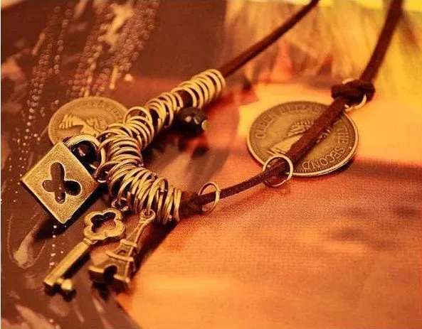 

2013 New Arrival Retro Multi-Element Beauty Head Coin Lock Key Tower Leather Necklace N164