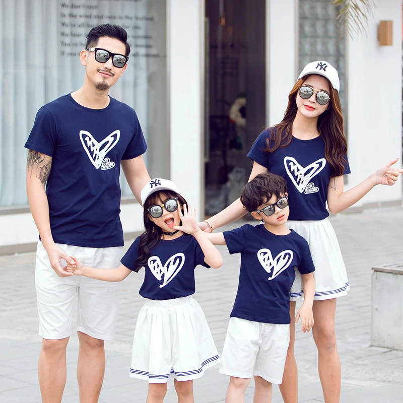 

Love Print Family Matching T shirts Mommy Dad and Me Clothes Mother Daughter Dresses Dad Son Trunks Clothing Family Outfits Look