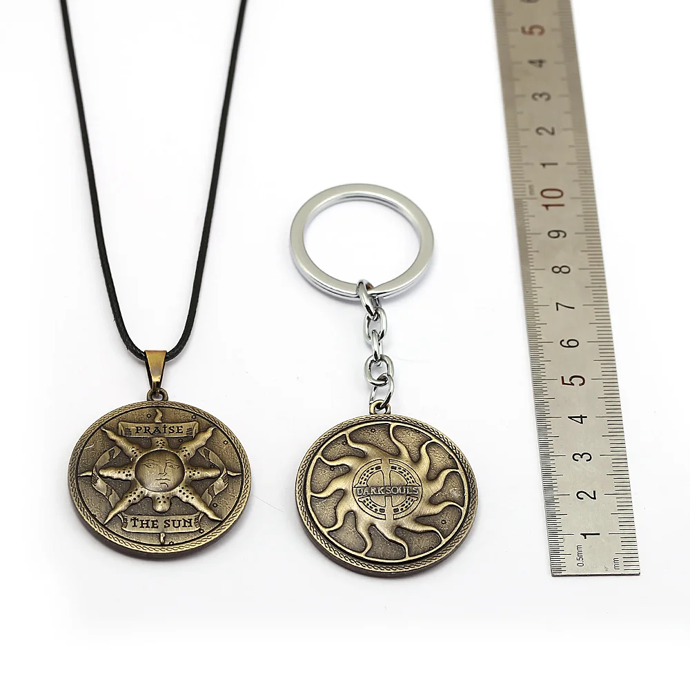 HSIC Dark Souls 3 llavero Solaire de Astora Sun emblema Metal aleación escudo llavero titular llaveros hombres coche Chaveiro HC12929 HSIC Dark Souls 3 llavero Solaire de Astora Sun emblema Metal aleación escudo llavero titular llaveros hombres coche Chaveiro HC12929