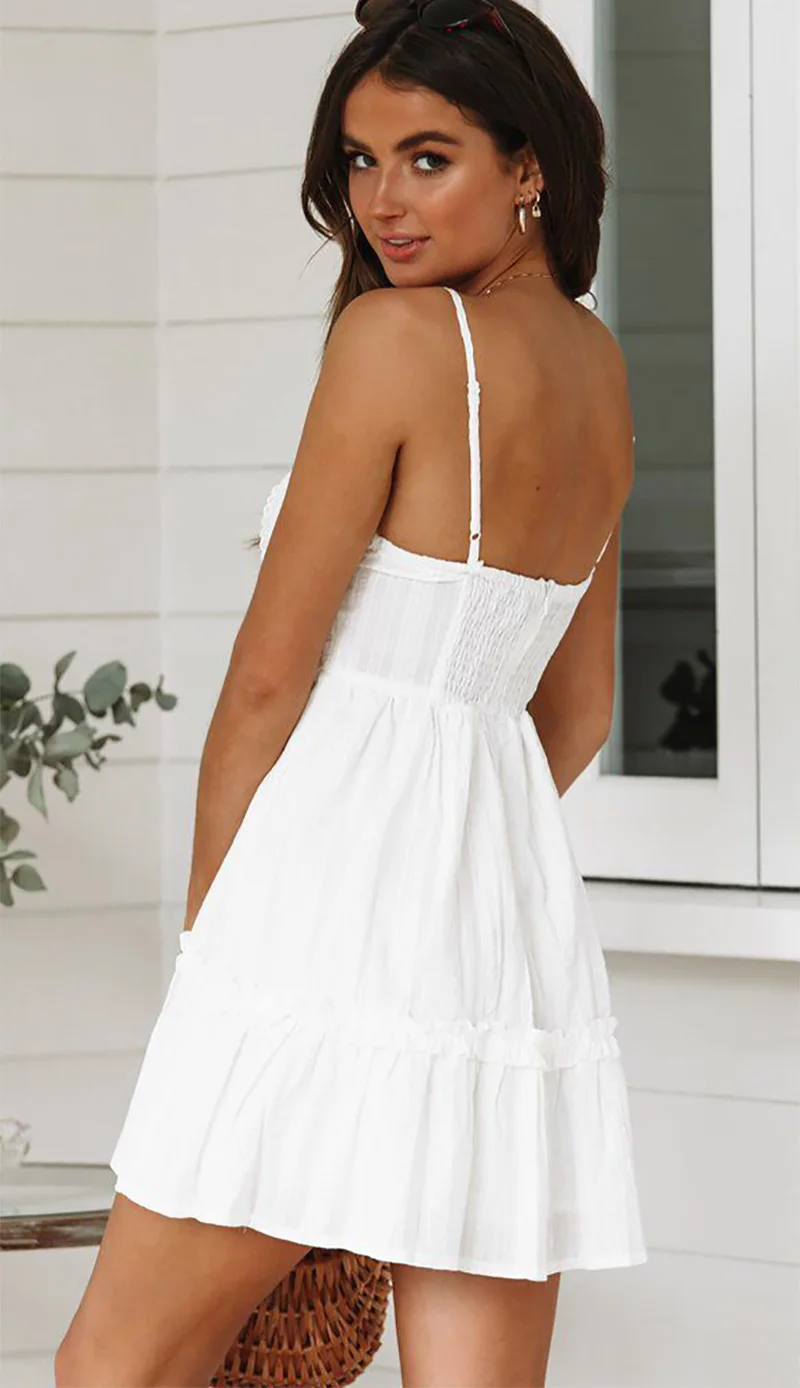 Летнее пляжное платье Для женщин кружевной оборкой в богемном стиле Бохо белое платье сексуальное с глубоким v-образным вырезом Спагетти ремень мини-платье, сарафан, одежда