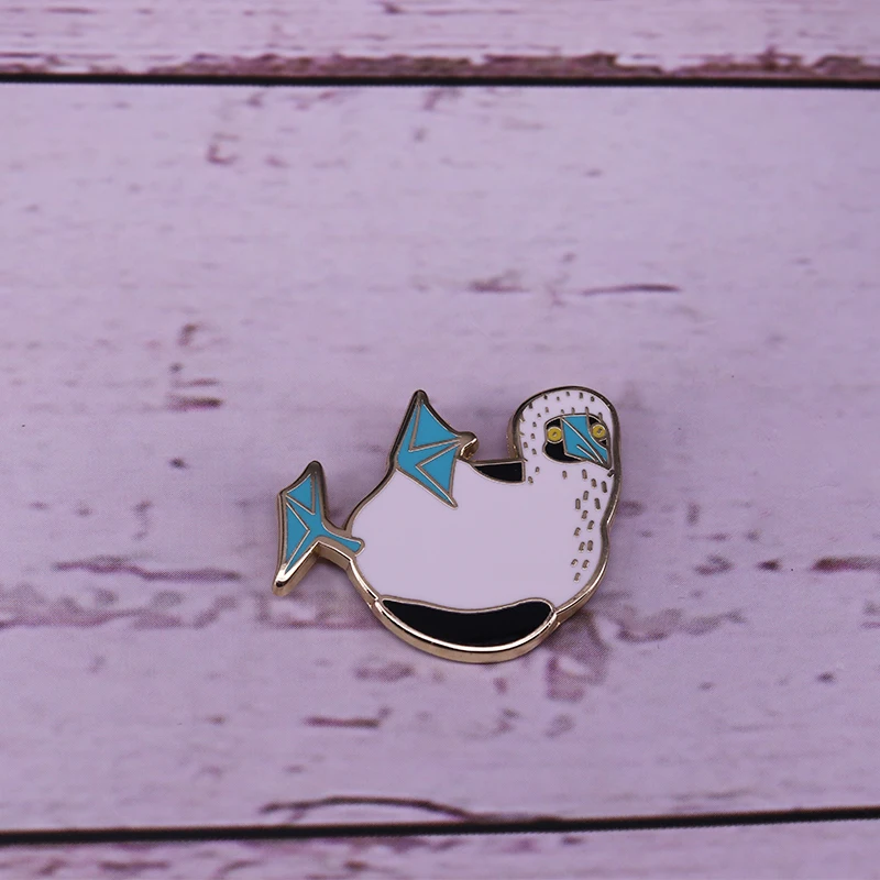 

Animal pin