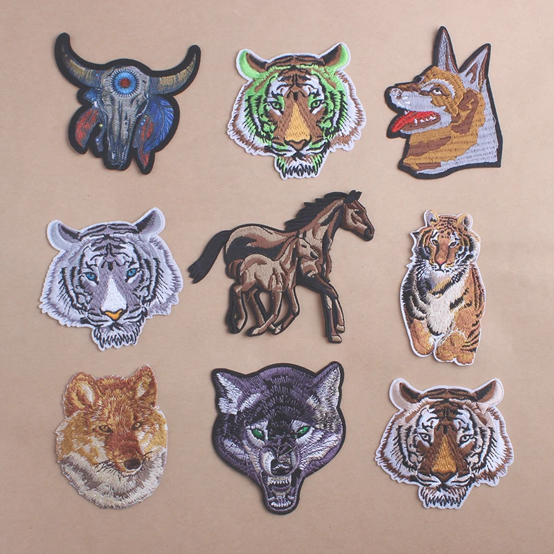 

1 PCS Orangutan Animal Clothes Embroidered Iron On Patches For Clothing DIY Stripes Motif Appliques Garment Wolf Parches B1