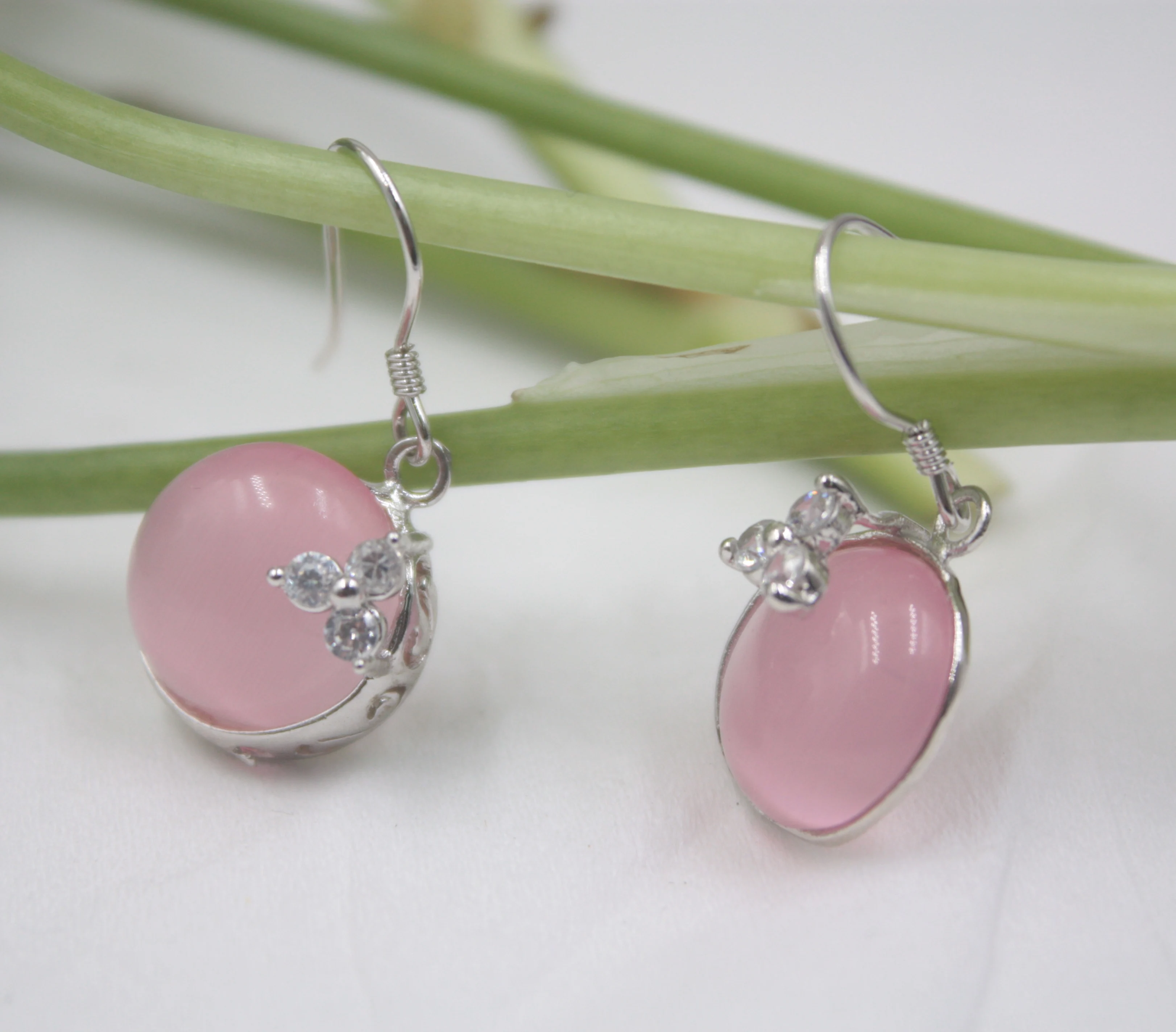 

Real Sterling S925 Silver Dangle Earrings Hook Pink Cat's Eye Quartz Zircon For Women Ladies Girl 28*12mm Earrings Drop