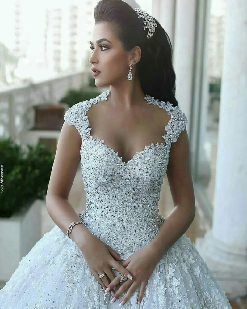 2019 Vintage Cathedral Train Lace Ball Gown Wedding Dress Luxury