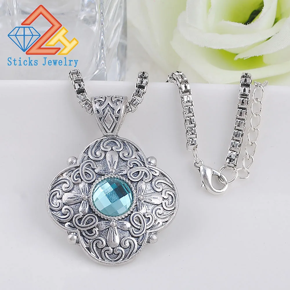 Vintage Ornamental Engraving Necklace Glass Rhinestone Fashion Pendant